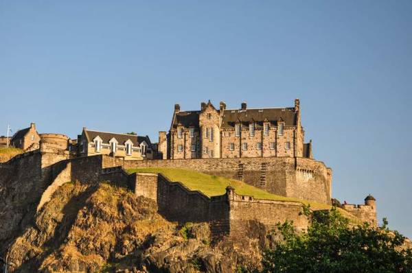 A Brief Guide to Edinburgh Castle