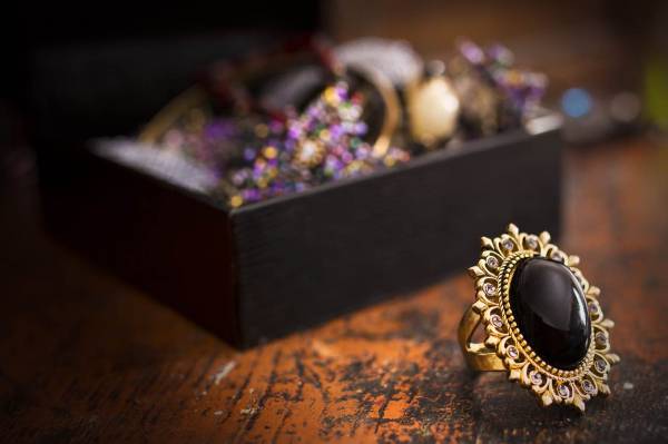 Shops for Magpies: The Best Places to Buy Jewellery in Edinburgh