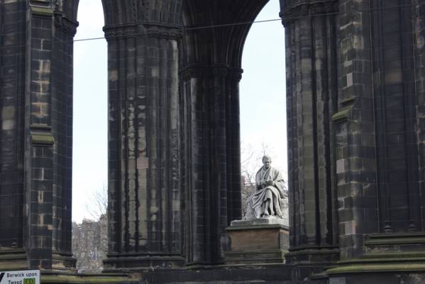 7 monumental figures to discover in Edinburgh
