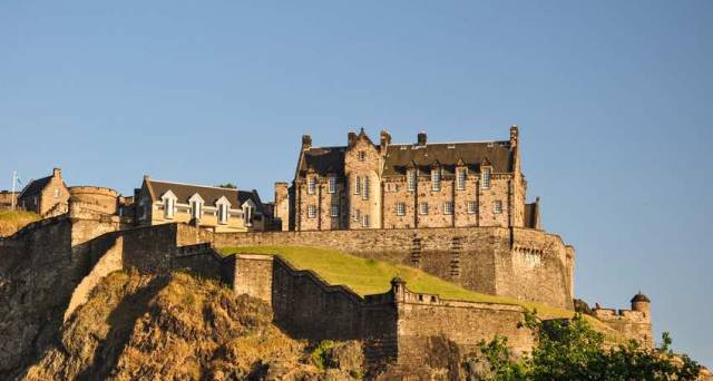 A Brief Guide to Edinburgh Castle